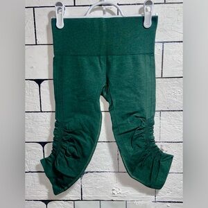 Lululemon In The Flow Crop II Size 2 Heathered Forest Mid Rise Knee Length Capri